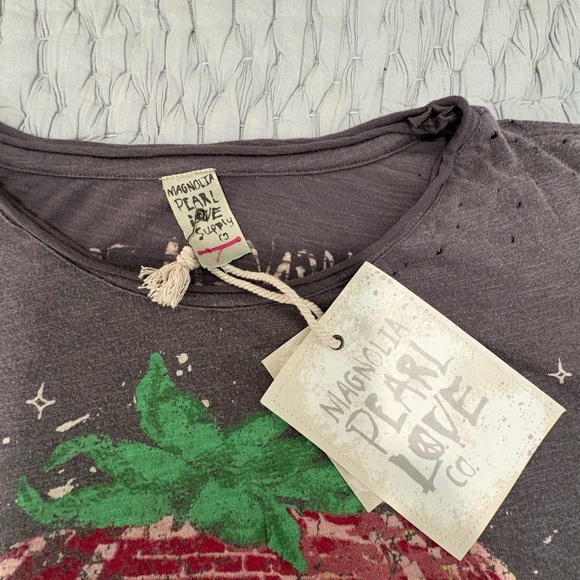 Magnolia Pearl NWT Discotheque Fraises Tee in Ozzy - OSFM - Picture 7 of 12